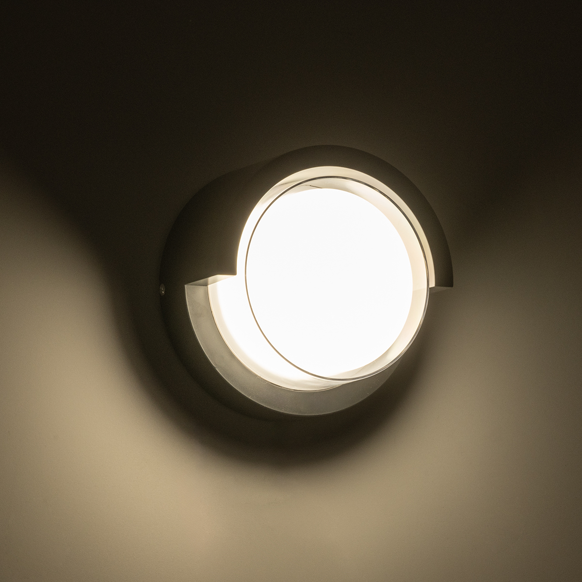 GLOBOSTAR® APEX 60764 Φωτιστικό Τοίχου - Απλίκα Εσωτερικού/Εξωτερικού Χώρου LED 10W 1050lm 120° AC175-265V Αδιάβροχο IP65 - Πλαστικό Σώμα - Φυσικό λευκό 4500K - Φ17 x Υ9cm - Μαύρο - Bridgelux Chip - 3 Χρόνια Εγγύηση GLOBOSTAR® APEX 60764 Φωτιστικό Τοίχου - Απλίκα Εσωτερικού/Εξωτερικού Χώρου LED 10W 1050lm 120° AC175-265V Αδιάβροχο IP65 - Πλαστικό Σώμα - Φυσικό λευκό 4500K - Φ17 x Υ9cm - Μαύρο - Bridgelux Chip - 3 Χρόνια Εγγύηση