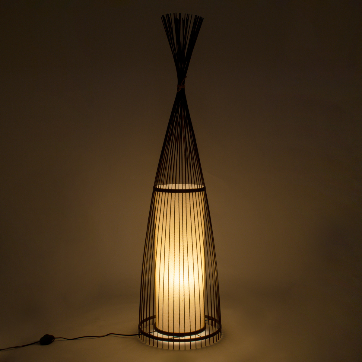 GloboStar® AZORES 01756 Boho Επιδαπέδιο Φωτιστικό Μονόφωτο 1 x E27 IP20 Καφέ & Μπεζ Ξύλο - Μ40 x Π40 x Υ150cm GloboStar® AZORES 01756 Boho Επιδαπέδιο Φωτιστικό Μονόφωτο 1 x E27 IP20 Καφέ & Μπεζ Ξύλο - Μ40 x Π40 x Υ150cm