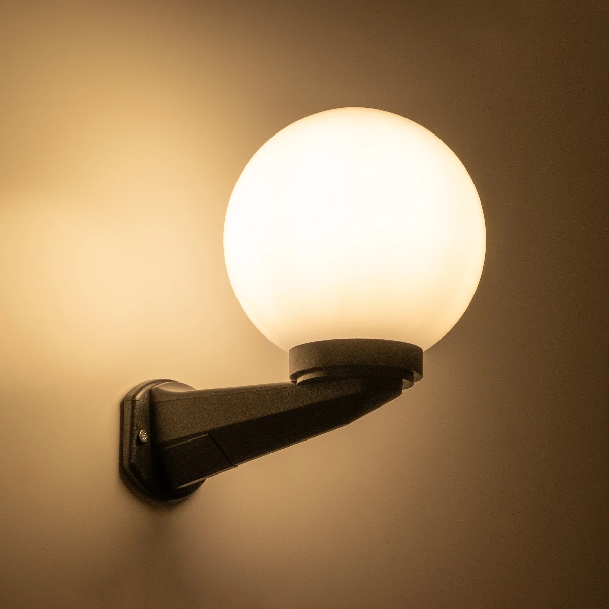 GLOBOSTAR® AGROS 61592 Φωτιστικό Τοίχου - Απλίκα Κήπου με Ντουί 1 x E27 AC 220-240V Αδιάβροχο IP65 - Λευκό & Μάυρο - Μ20 x Π20 x Υ30cm GLOBOSTAR® AGROS 61592 Φωτιστικό Τοίχου - Απλίκα Κήπου με Ντουί 1 x E27 AC 220-240V Αδιάβροχο IP65 - Λευκό & Μάυρο - Μ20 x Π20 x Υ30cm