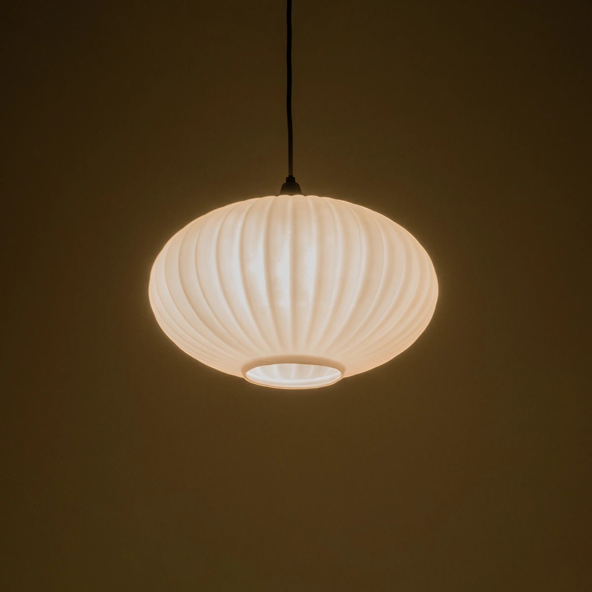 GLOBOSTAR® PERA 206-0011 Μοντέρνο Κρεμαστό Φωτιστικό Οροφής με Ντουί 1 x E27 AC 220-240V IP20 - Λευκό - Μ30 x Π30 x Υ22cm GLOBOSTAR® PERA 206-0011 Μοντέρνο Κρεμαστό Φωτιστικό Οροφής με Ντουί 1 x E27 AC 220-240V IP20 - Λευκό - Μ30 x Π30 x Υ22cm
